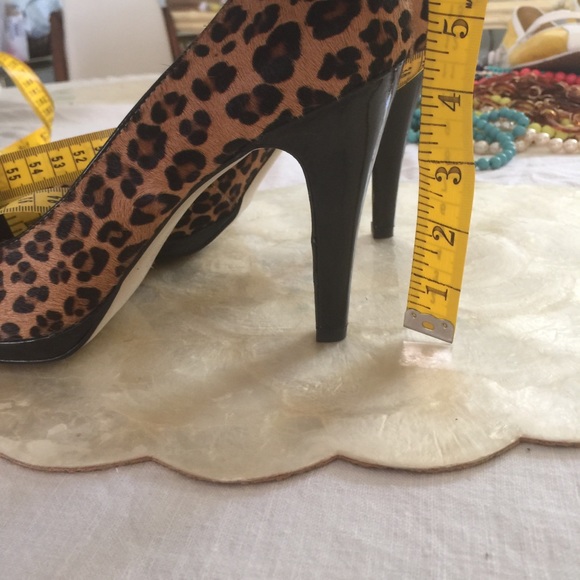 Franco Sarto hair-on-hide leopard pumps 4" heel - Picture 5 of 5